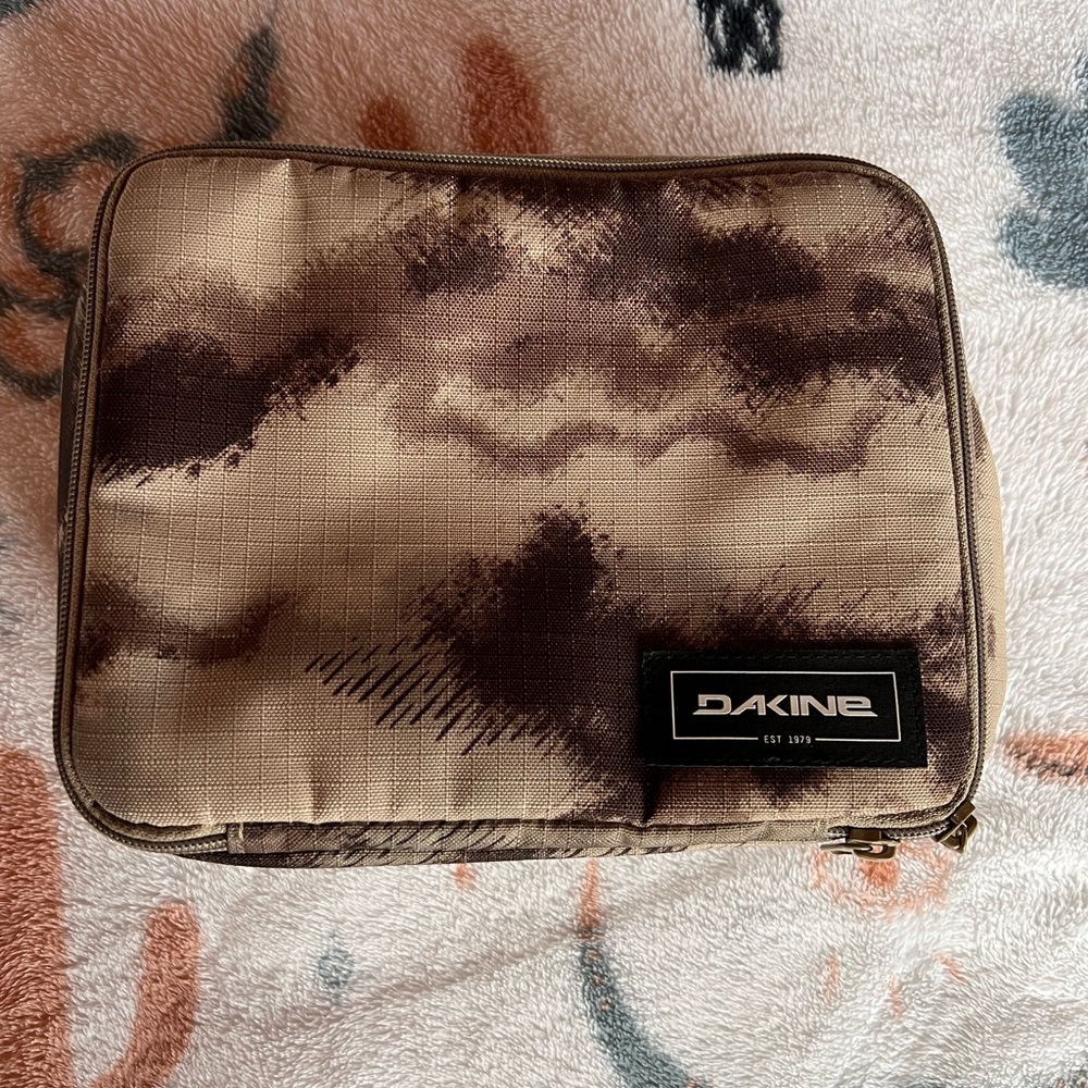 Dakine Tan and Brown lunch bag